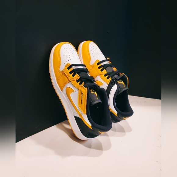 🆕️ NEW Jordan 1 Low FlyEase "White-Taxi" - Picture 4 of 16